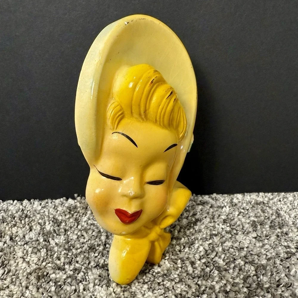 Vintage 1958 Miller Studio Chalkware Girl Wall Hanging Plaques~ Bonnet - Picture 5 of 6
